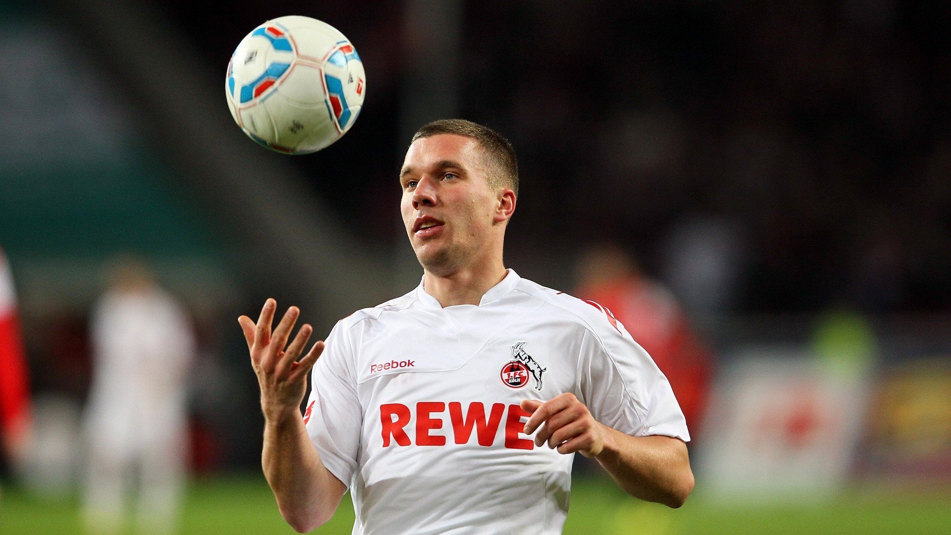 爱游戏中国官网-英超劲旅引援不慎，新援受伤令人忧心，英超4.6亿劲旅反击利物浦