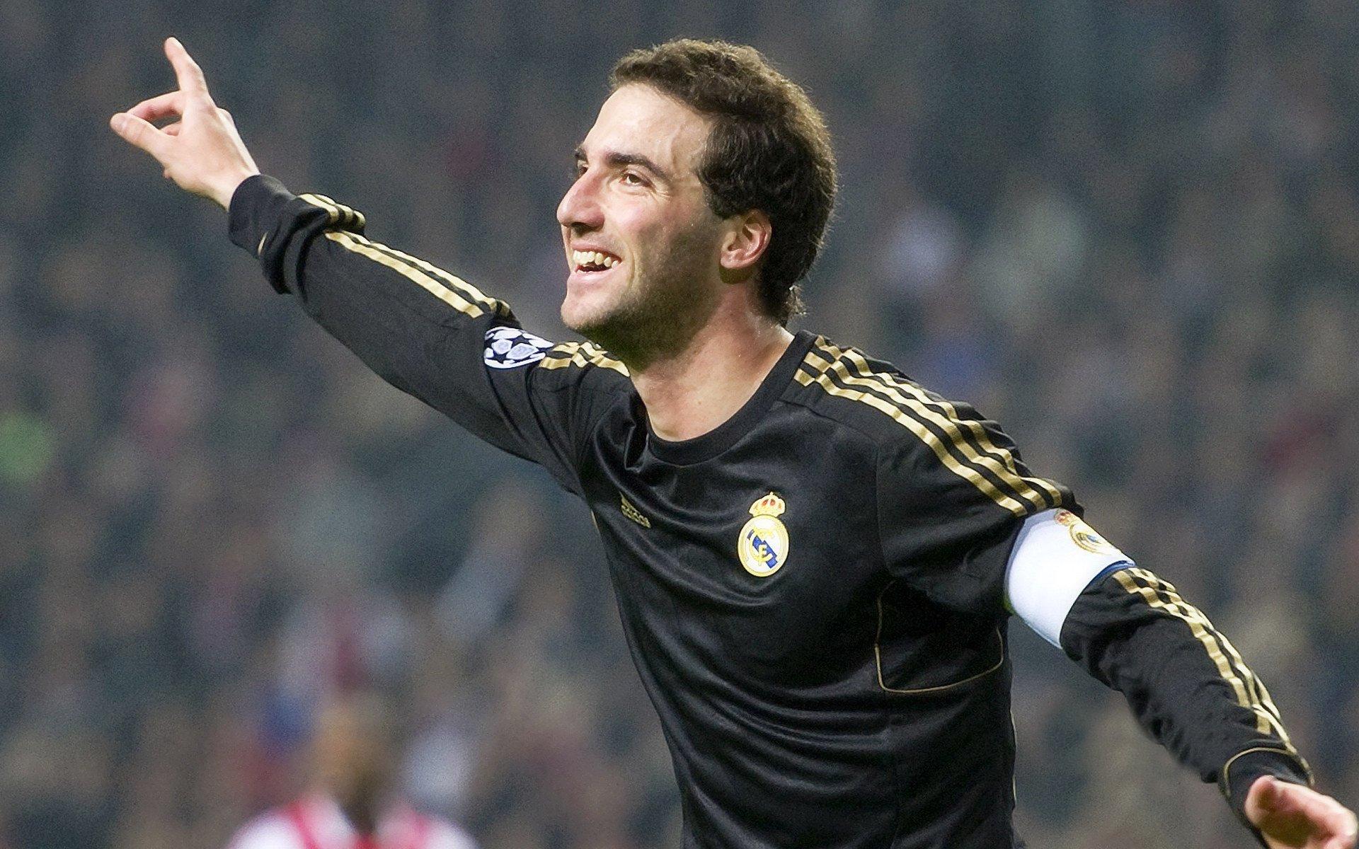 里尔球员格雷尔遭遇伤病，暂时告别场地，格里格尔